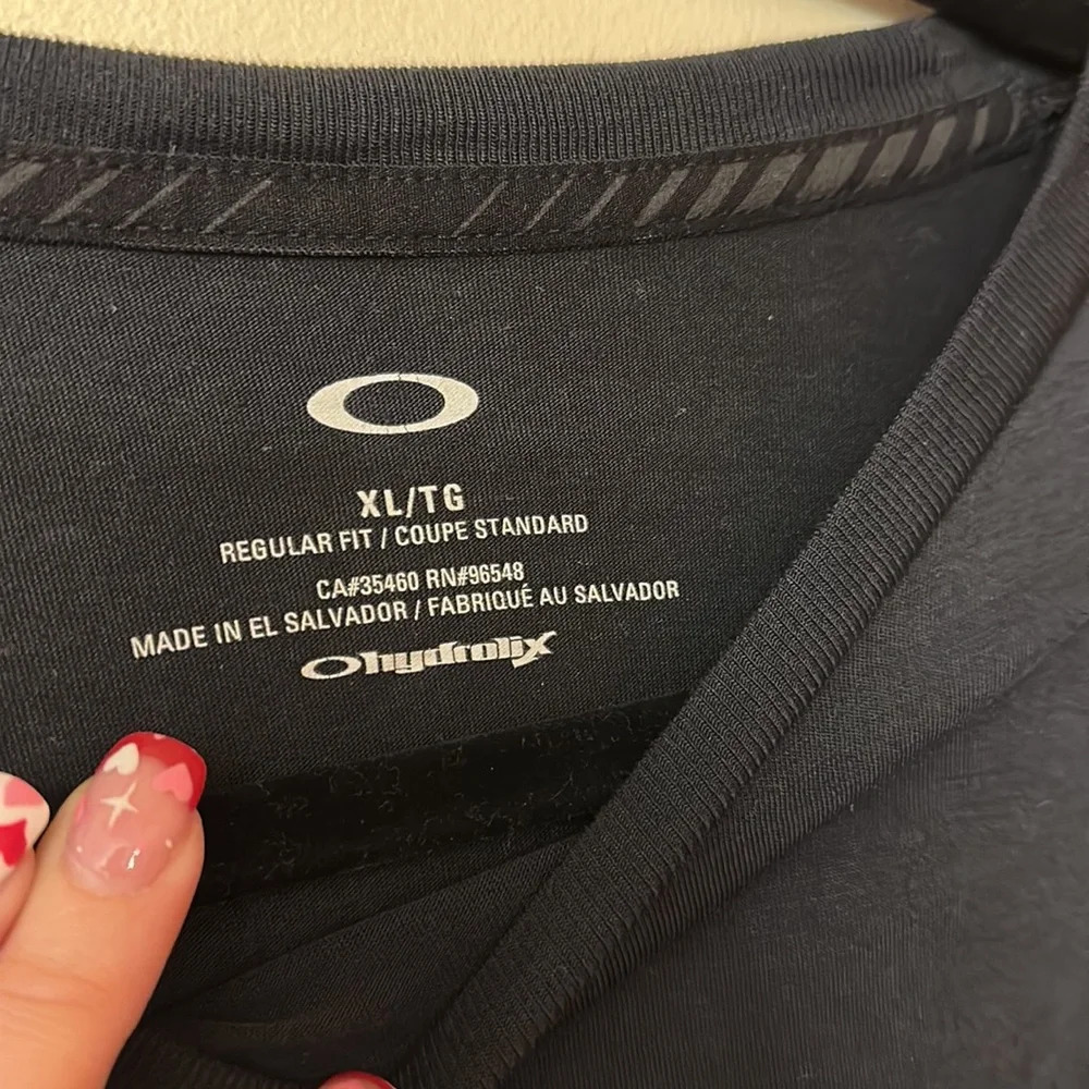 Oakley black & white graphic tee - Picture 3 of 4
